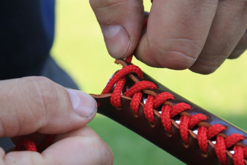 Tighten the laces in the final 1/3 of the grip.