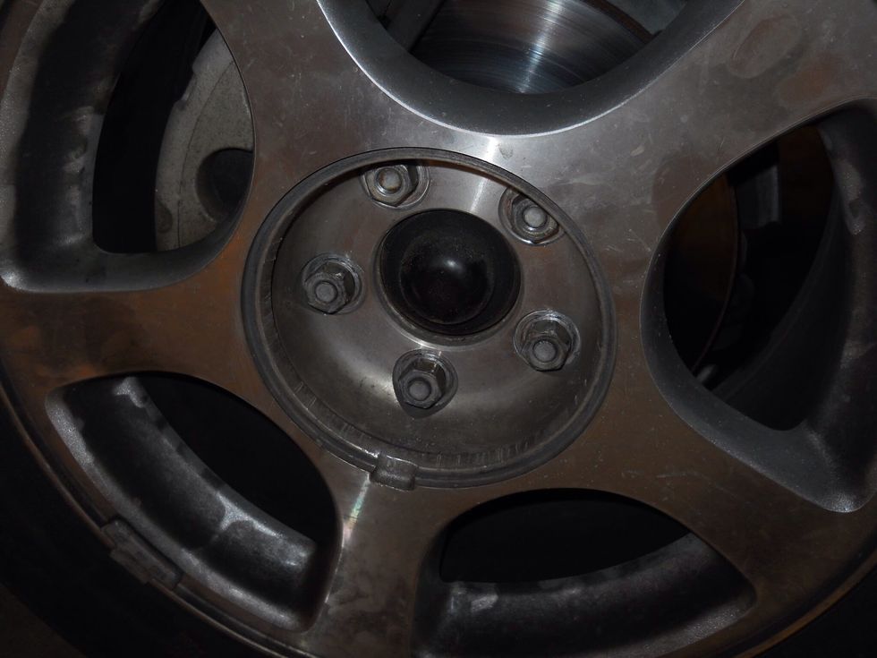 Tighten the nuts opposite of each other so in a star shape