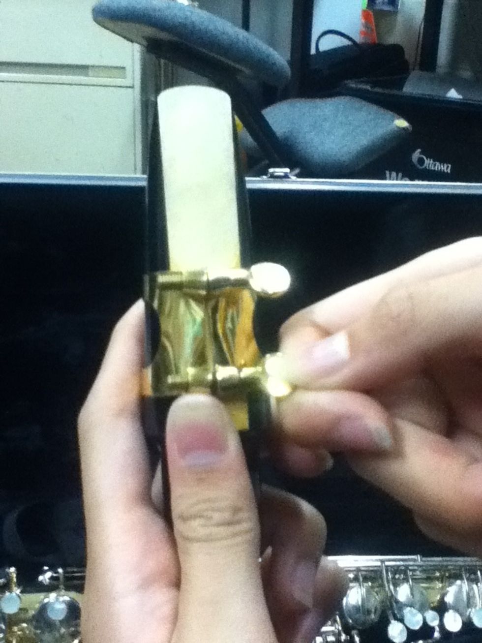 Tighten the screws on the ligature do the reed stays put.