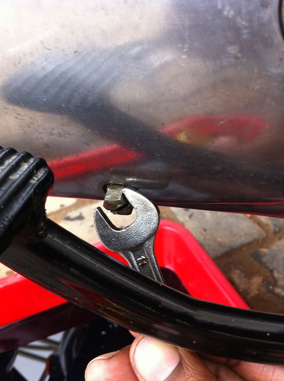 Tighten using 11 mm spanner or with screw driver