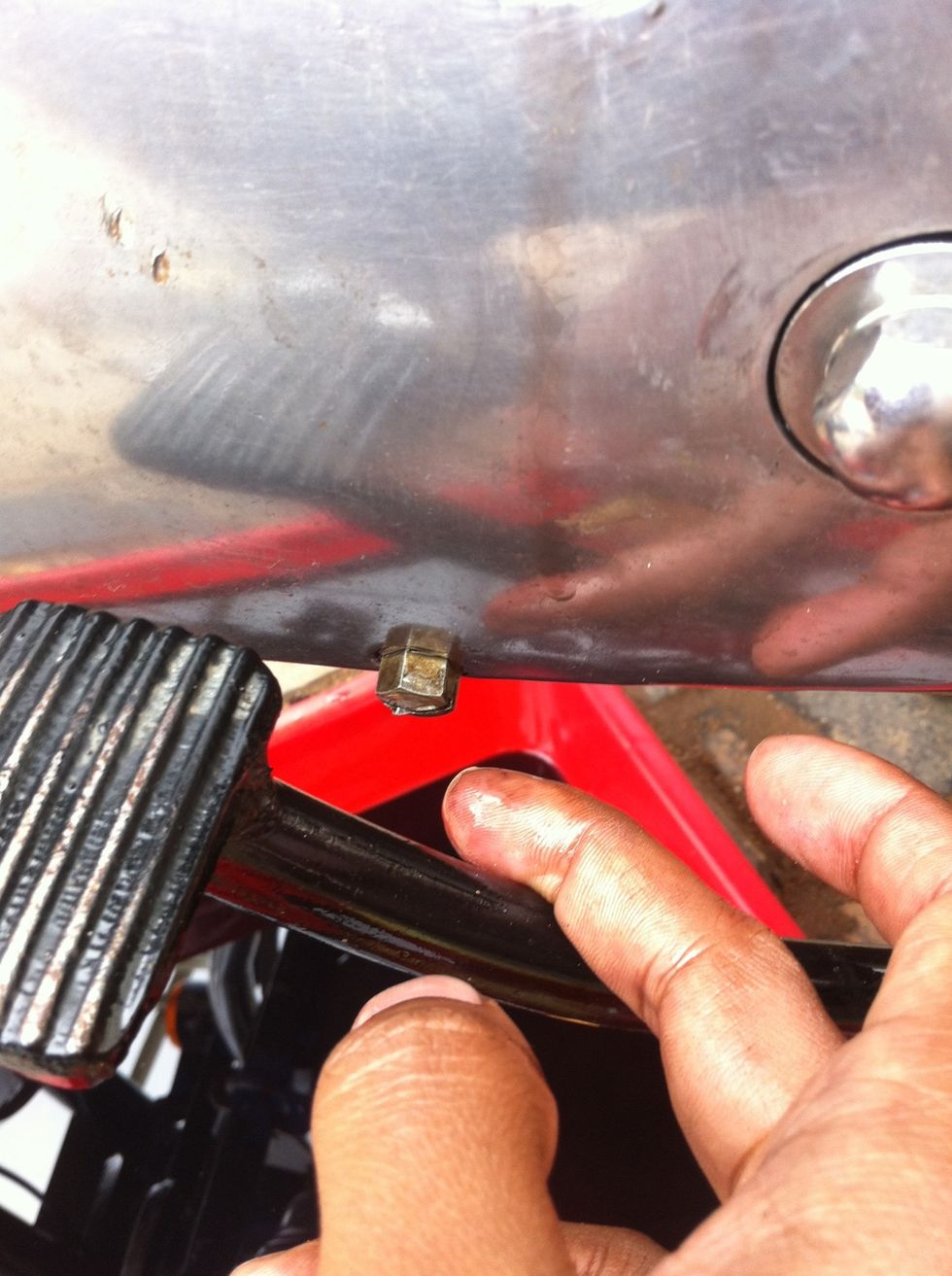 Tighten using 11mm spanner or with screw driver