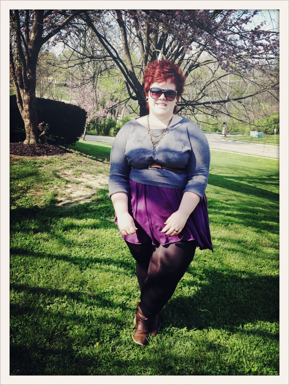 Tights, flowy skirt, belt on the waist. All of these things make me feel feminine and cute!
