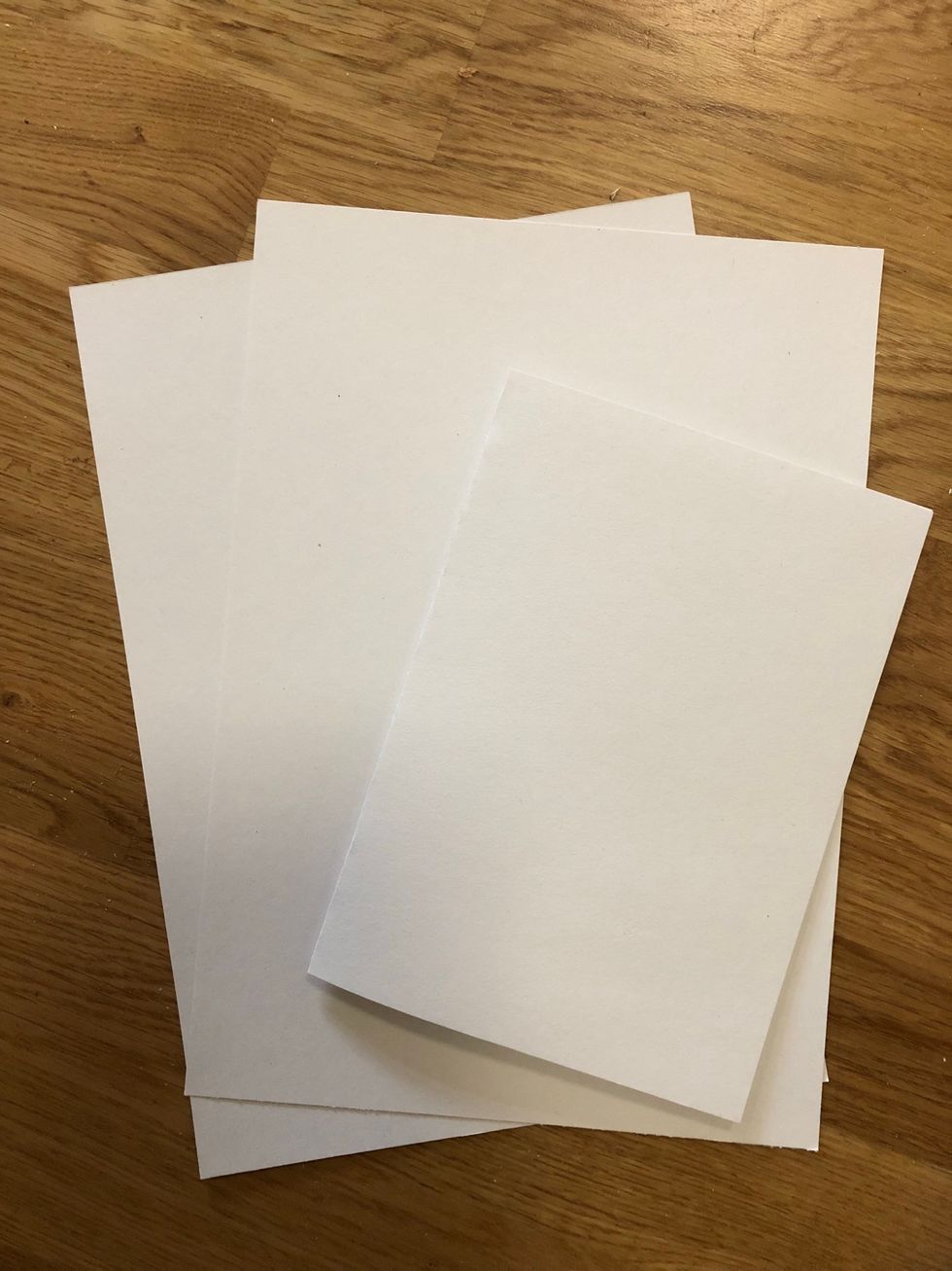 Till detta julkort beh\u00f6ver du vitt papper. Vik det p\u00e5 mitten