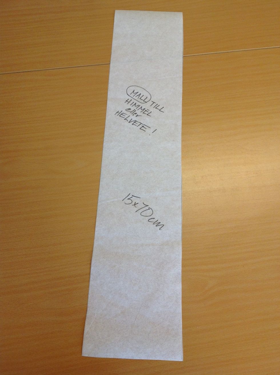 Till spelet \u00e4r det lagom med en bit tyg som \u00e4r 15x70 cm. Vi anv\u00e4nder en mall. Den ser ganska stor ut men den ska vikas dubbel och s\u00e5 f\u00f6rsvinner ju S\u00d6MSM\u00c5NEN!