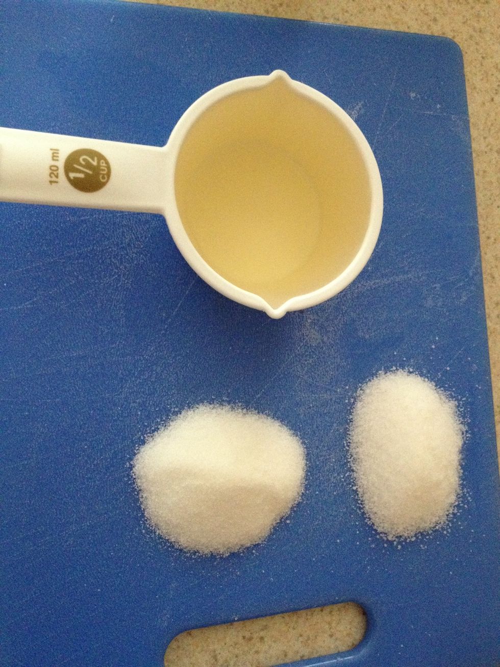 Time to make our rice vinegar or su. 1/2 cup vinegar, 1tbsp sugar and salt! Put them all into a saucepan. Heat the mixture until the sugar and salt is dissolved. Don't stick your head over the pot!!