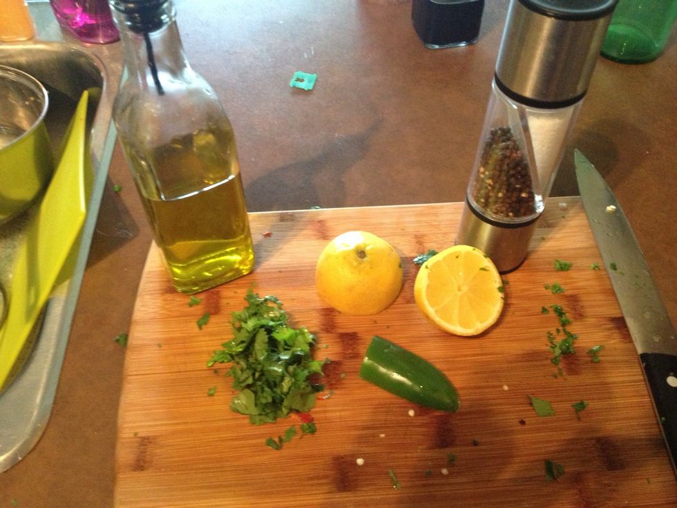 Time to make the dressing! It is super simple: cilantro, jalape\u00f1o, fresh lemon juice, salt and pepper to taste and a bit of olive oil (1 teaspoon)
