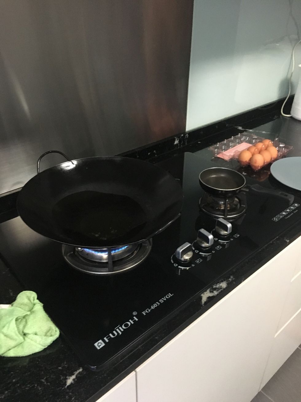 Time to prep your woks to fry them pork in. The smaller pan would be for the sunny side up eggs to go up on your pork rice.