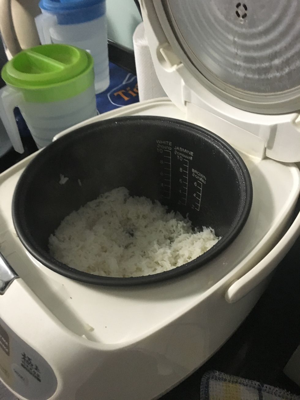 Time to scoop them rice out and place it on your plate.