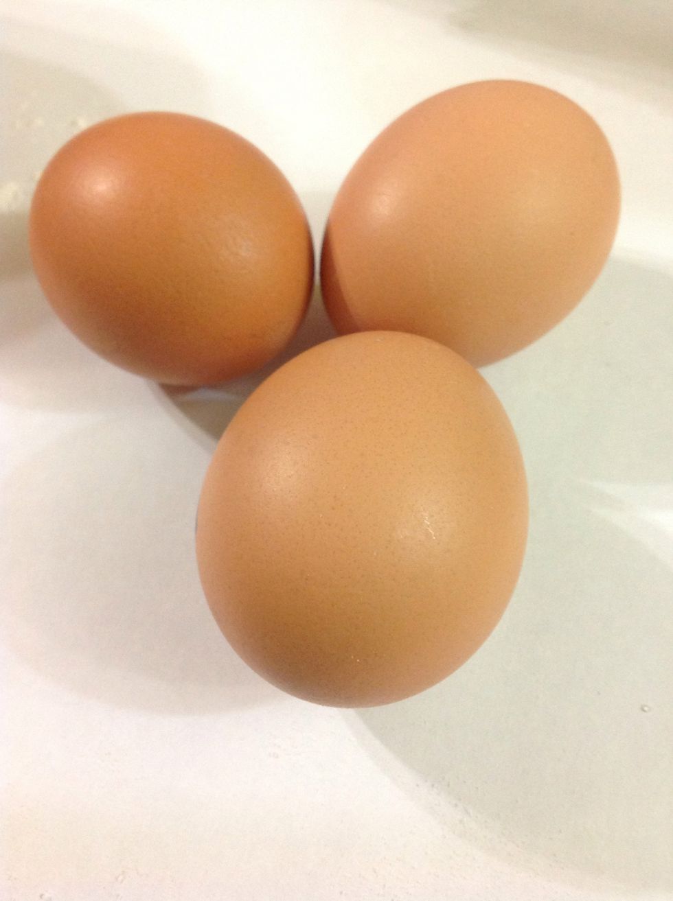 Tip 3: when making pastries and bakery goods, eggs are very important, as you will find more percentage of egg white in the white ones. (In average brown ones have a normal ratio yolk/white)