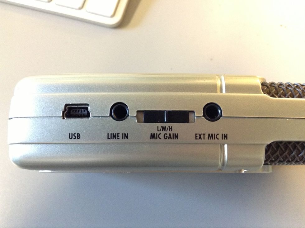 Tip: Use the Mic Gain switch on the side to change the gain on the microphone.