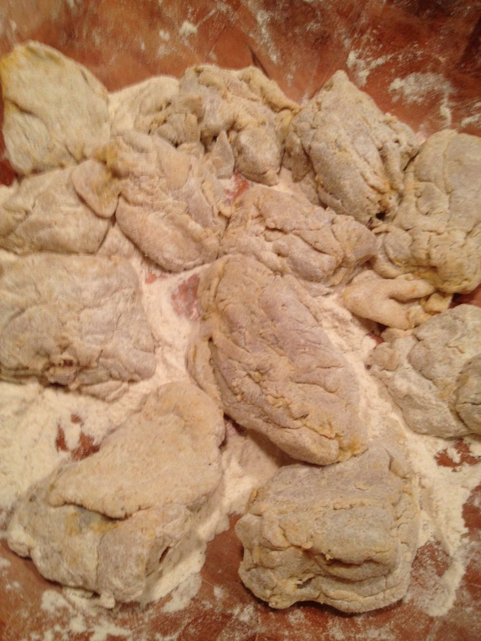 TIP: when all the chicken has been dipped in flour, add them back to the flour skin side down for 10 minutes . letting the chicken absorb the flour a lil longer makes for a crunchier crust .