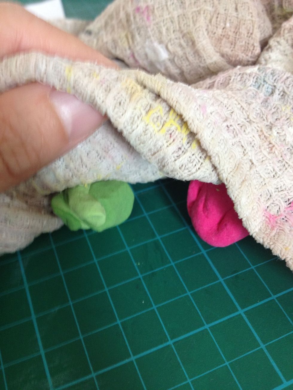 Tips to work better: Put the clays under a wet towel when working to avoid drying out.