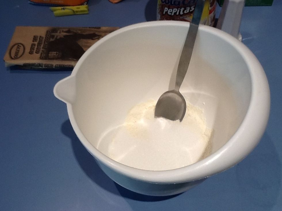 Tirar 4 cullerades de sucre.