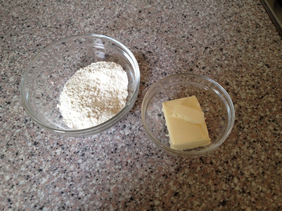 To a b\u00e9chamel and any other sauce thickened with roux, you use equal amount of butter and flour. Here is 50 grams of each