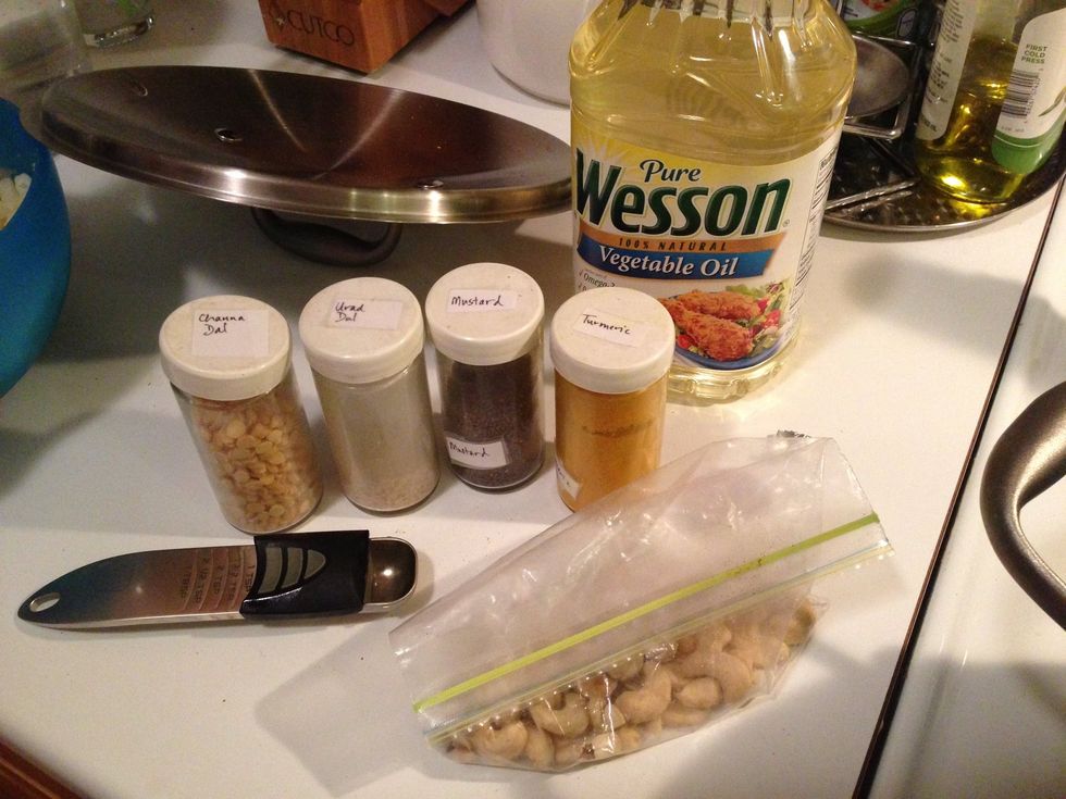 To a non-stick pot, add: 2 tbspn vegetable oil, 1 tspn chana dal, urad dal, mustard seeds, 1/2 tspn turmeric, 10 cashews