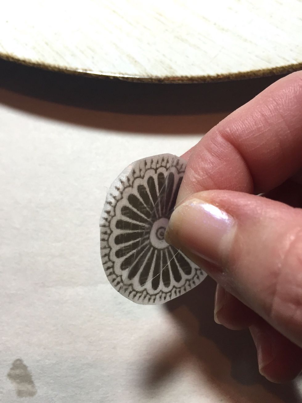 to apply rub onz, peel back the clear plastic liner...