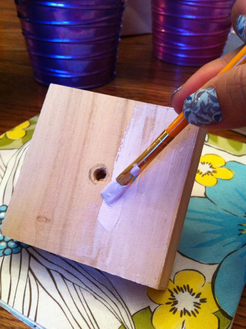 To begin painting your Simple Spring Jewelry Box, take the Sweet Pea paint and coat the top of the lid with two coats, waiting 5 minutes in between.
