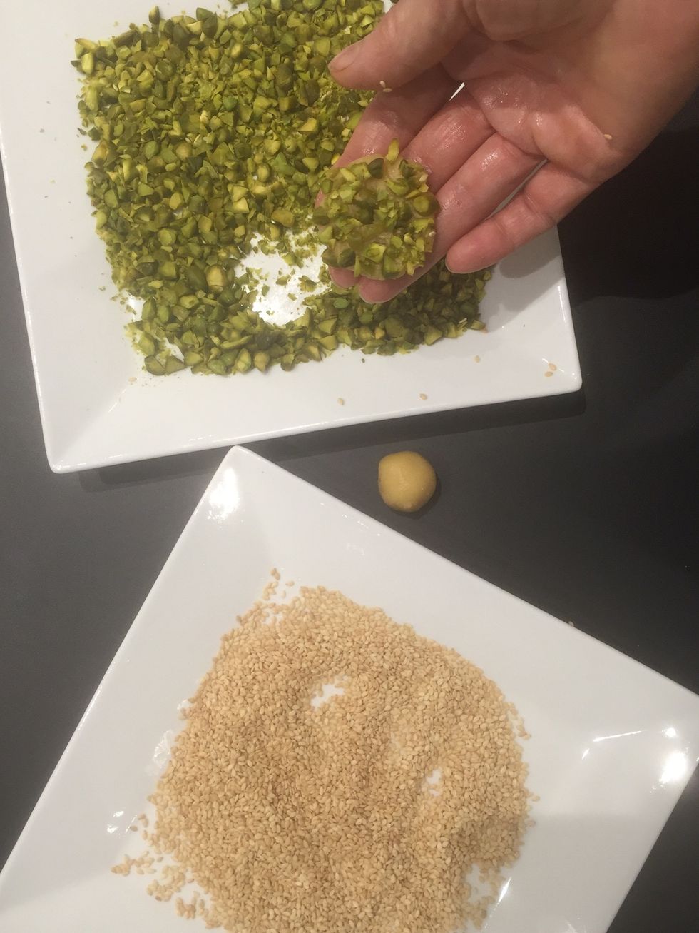 To catch a layer of pistachios