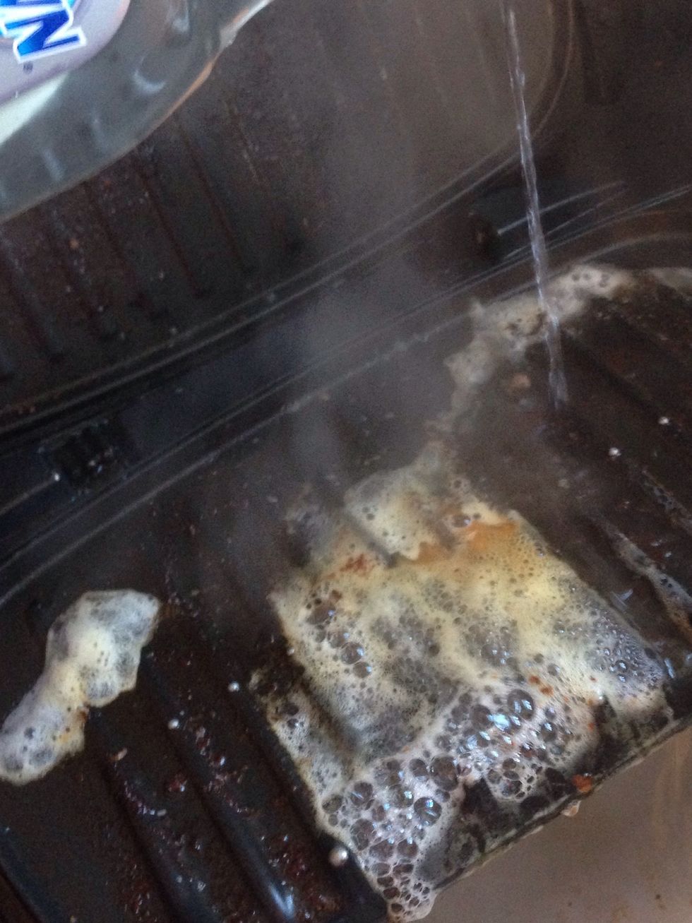 To clean up, unplug the unit, let it cool for about 5 to 10 minutes until safe to handle, and then rinse in the sink.