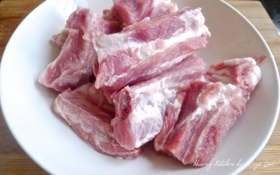 To cook bitter gourd pork ribs soup, first wash and clean some meaty pork ribs.