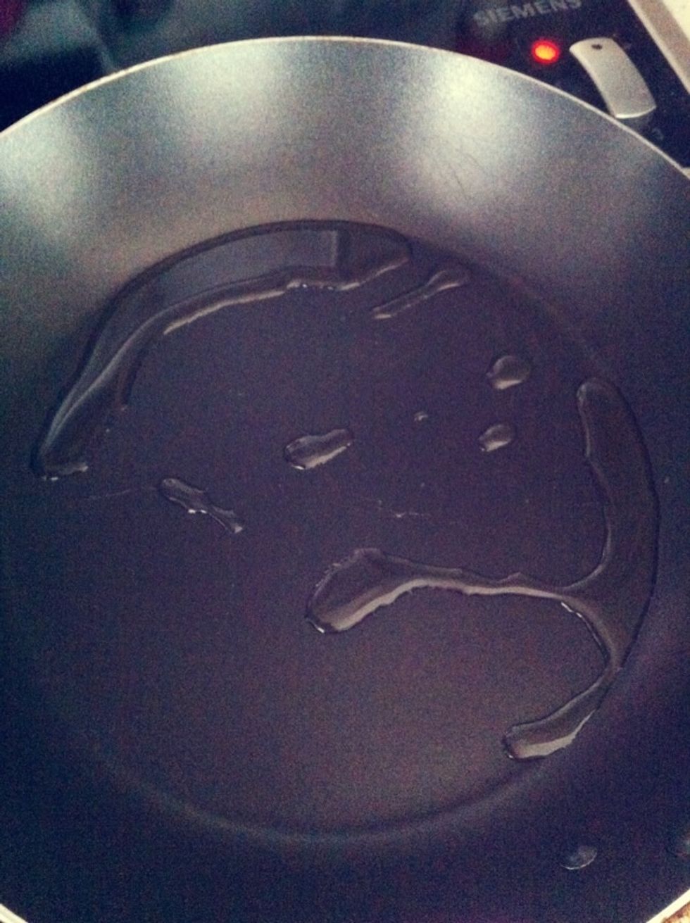 To cook gnocchi carbonara, pour a little bit of oil into the heated pan.