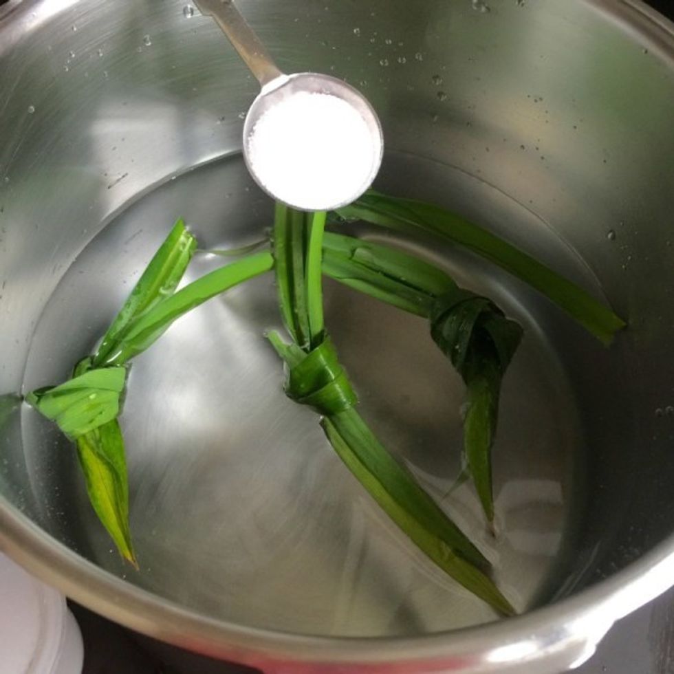 To cook the dumplings, first bring a pot of salted water to a rapid boil over high heat. (You can add a few knotted bunches of pandan leaves for extra fragrance).
