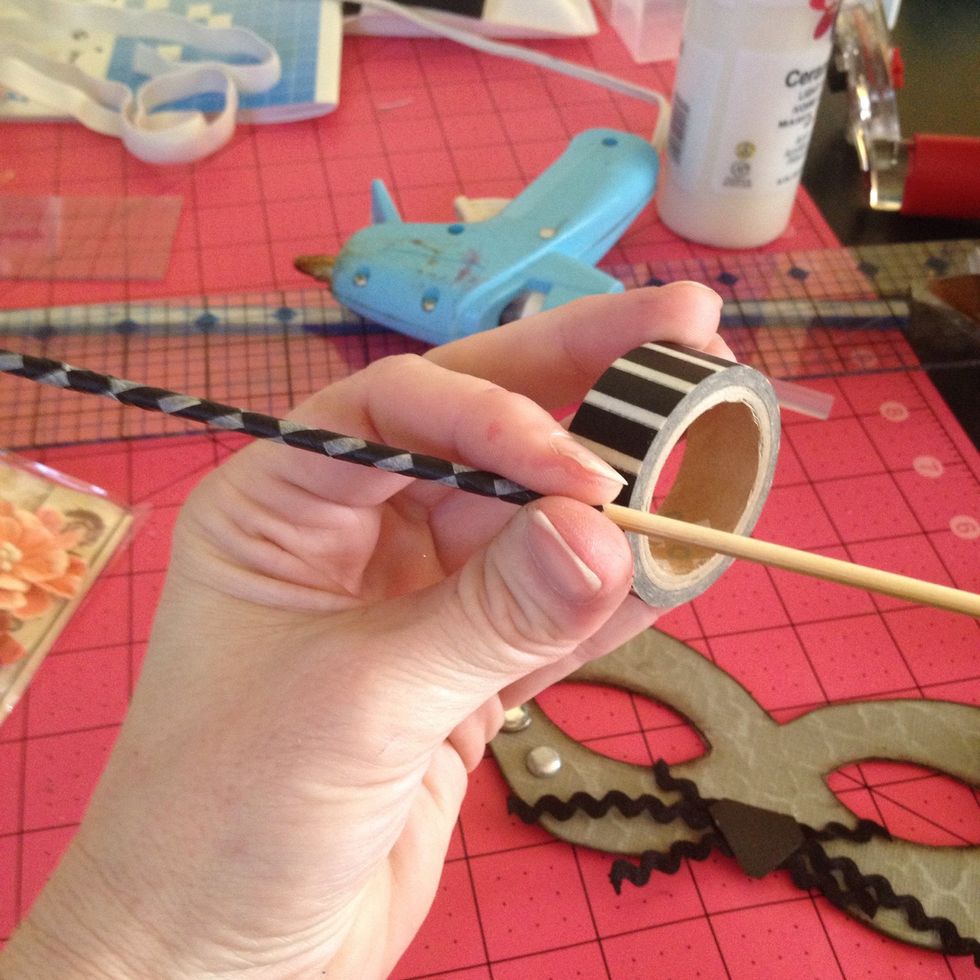 To cover the bamboo skewer, I rolled washi tape over it. If you don't have washi tape you can also use the Colorbox ink to color the skewer.