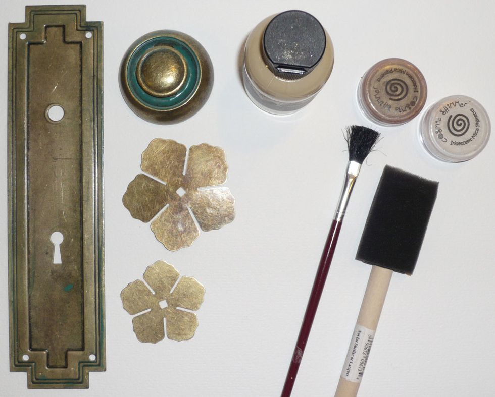 To create a bronze finish you need a neutral color acrylic paint and mica powder.
