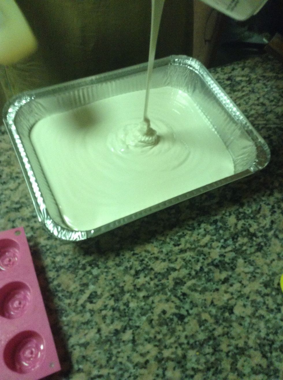 To cut in perfect cubes I'm also pouring in this disposable pan after greasing