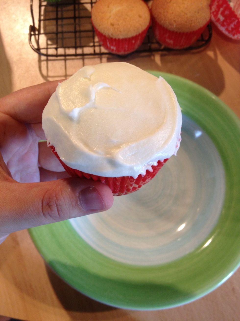 To decorate use a pallet knife to cover the cupcake.