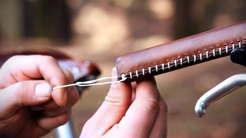 To finish, tie a surgeon's knot and...