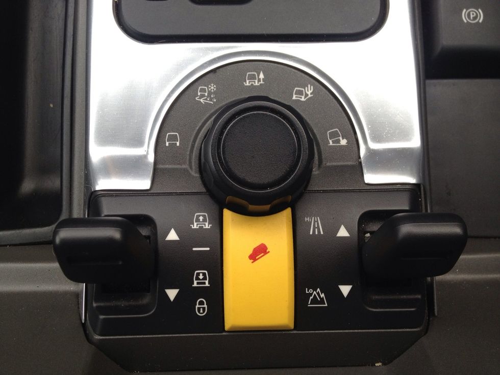 To lower the car pull the lever on the left back. To lock it in that position hold it back until you hear the bong. To unlock hold it forward. Height is 1.97m.