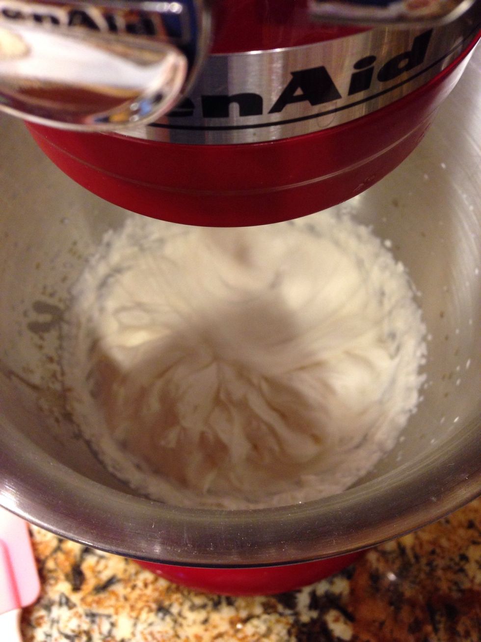 To make the filling, whip cream, vanilla and sugar until light and fluffy.