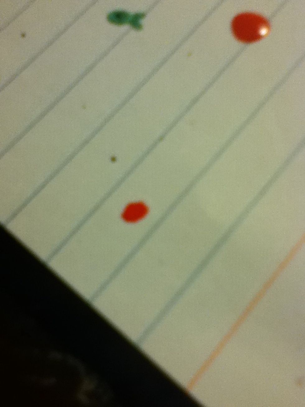 To make the fish we're gonna add start with an oval shape. I used a toothpick but pushed the tip down on the table to make it more flat. You can also use a dotting tool.