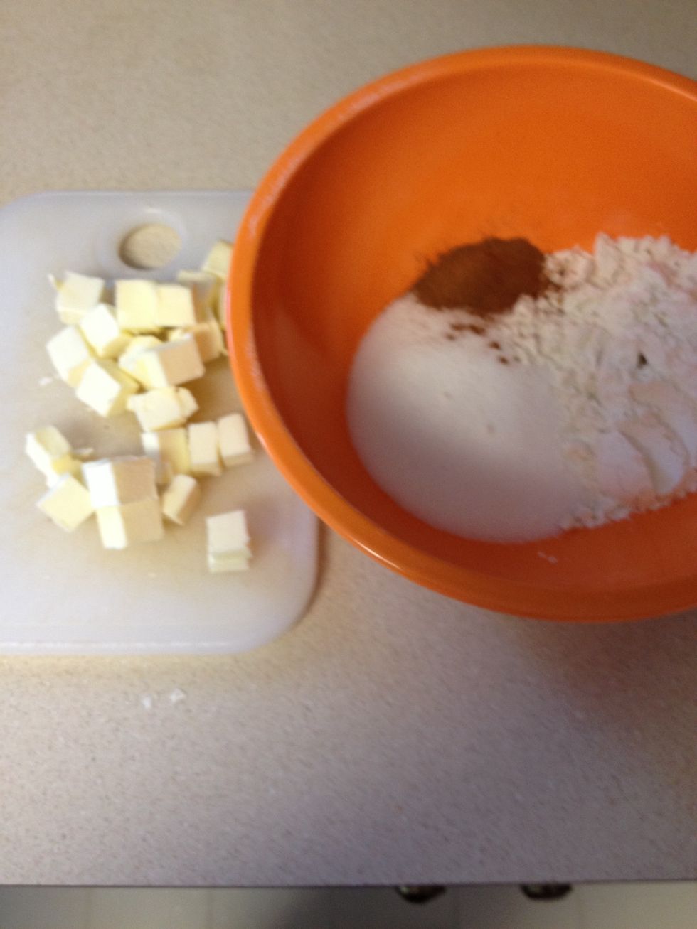 To make the topping, mix together flour, sugar, cinnamon, and cold butter