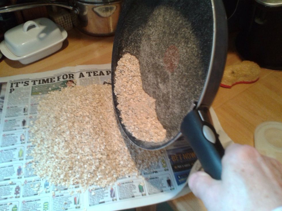 To make the transfer to the container easy, first pour the cool, toasted oats onto a clean newspaper.