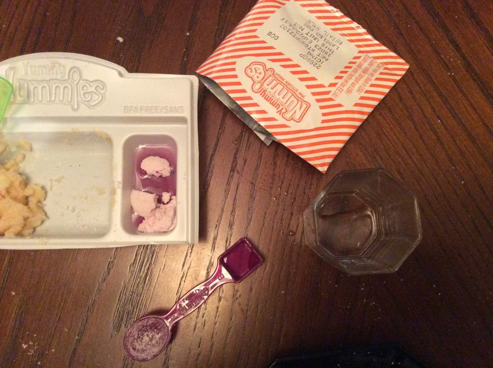 To make your icing, you're going to put 3 a scoops of your icing packet and 2 b scoops of water.\ud83c\udf6a