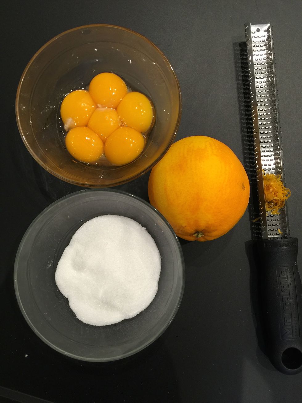 To pasteurize the eggs put the six egg yolks + the 50 g sugar + the 100ml orange juice or orange liqueur (or a mixture), put all in a double boiler cook slowly stirring  until it thickens mix with \u27a1\ufe0f