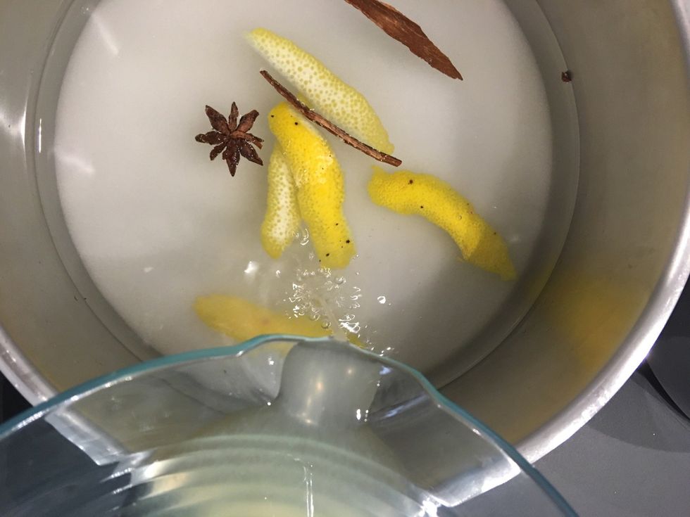 To poach the pears or any fresh fruits.. Put 2 cups sugar+4 cups water+lemon peal, spices to your liking and a tbsp lemon juice. Bring to a boil. Peel pears Williams and add. Simmer around 20 mins