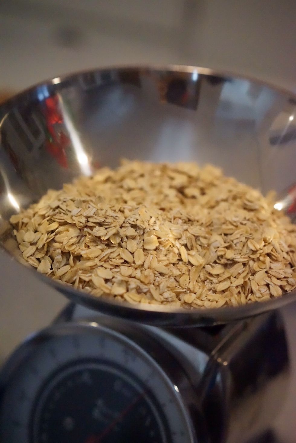To prepare 'soaker': Weigh 250g oats, and put in a plastic container...