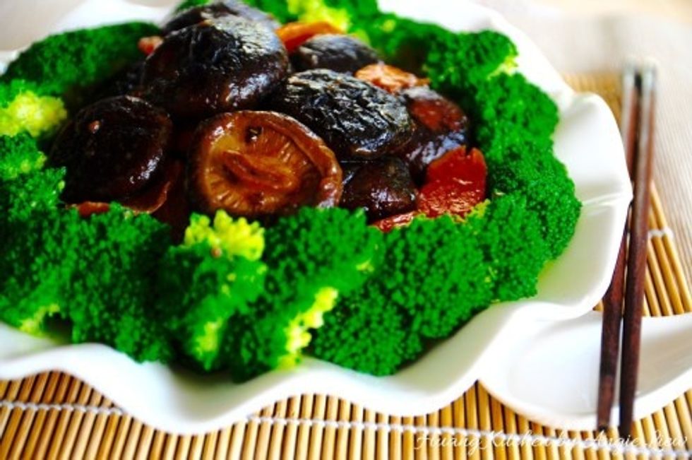 To serve, place broccoli florets prepared earlier in a circle around a serving plate and place the braised mushrooms in the centre and serve immediate.