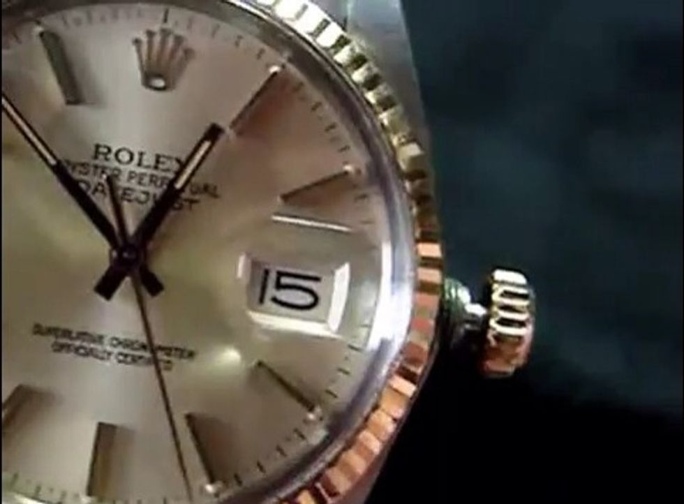 To set the time pull the crown out all the way to it's last position. Turn the crown until you reach the correct time.
