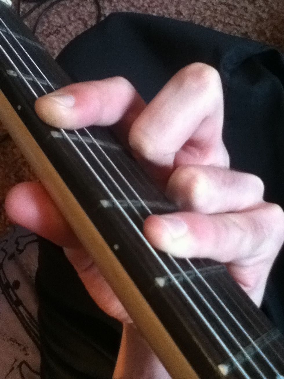 To some people it will be easier to use the pinky for the second part, feel free to do that.