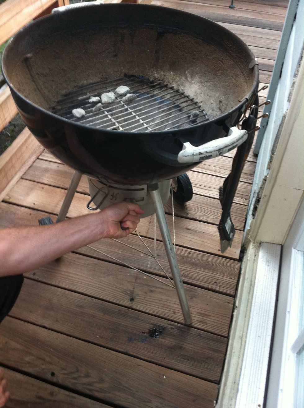 To start, remove the upper grill and clear ashes from bottom. Rotate the handle on bottom of your grill back and forth to disperse ashes into the catcher. Discard.