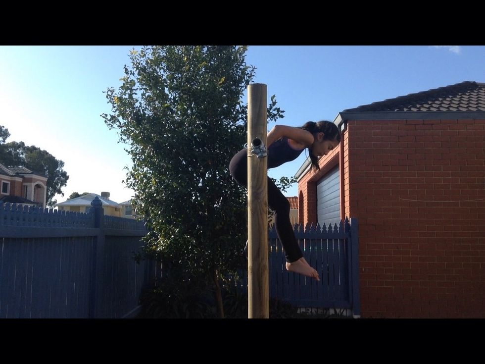 To start you will need to do a cast. To do a cast, first you need to pull your chest over the bar and your legs need to be in front of you. The picture above is what this should look like.
