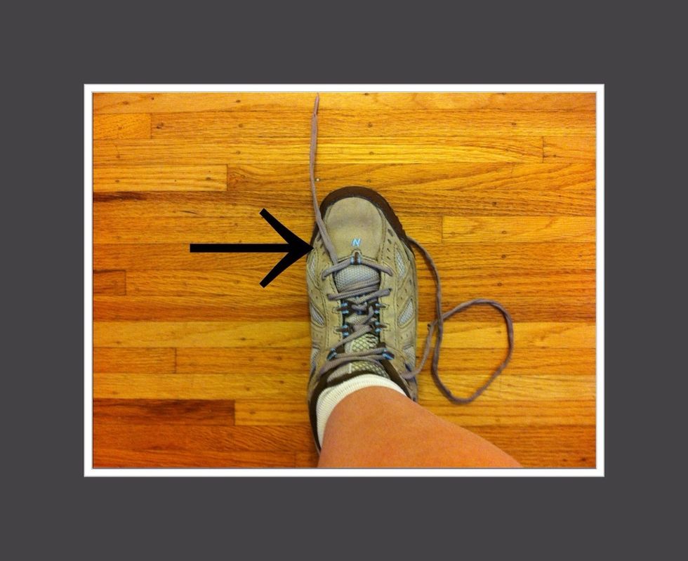 How to tie shoelaces with one hand B+C Guides