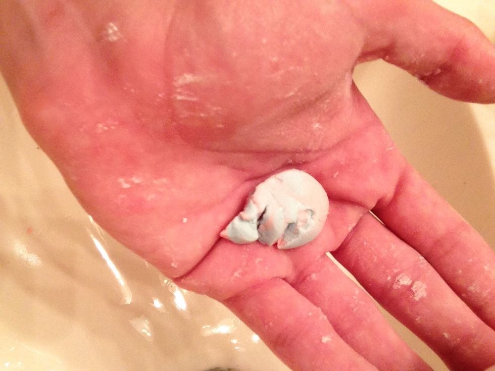 (To wash) Take a small piece ( a lot goes a long way)!