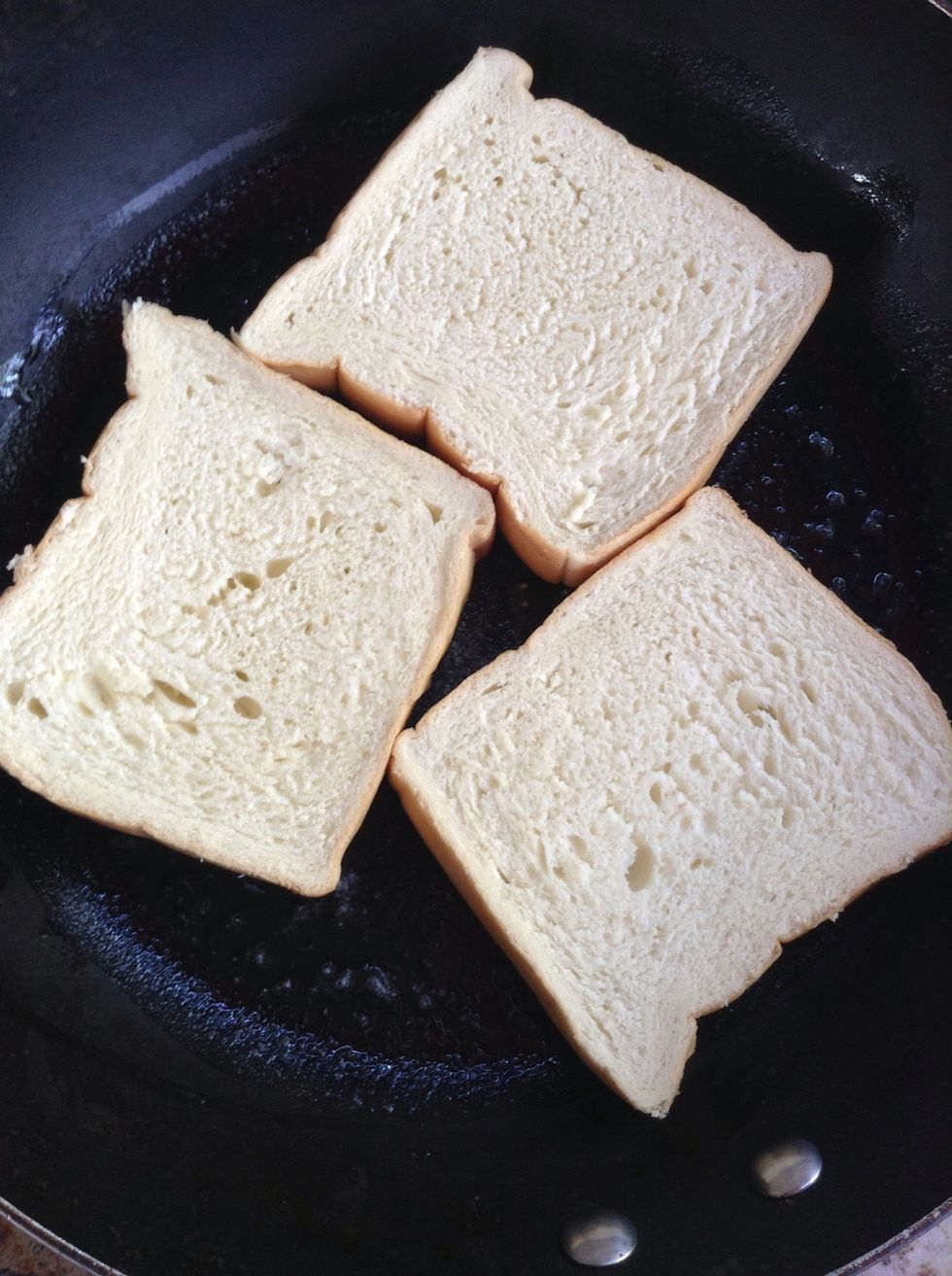 Toast the bread board with butter