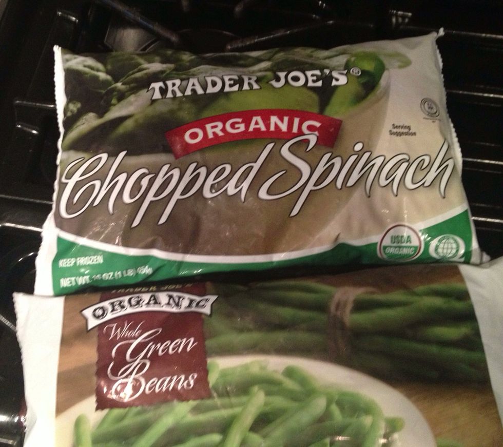 Today I am using FROZEN veggies, just to make the recipe easier. If you have fresh vegetables on hand, go ahead and use em. Zucchini and broccoli also go nicely in this soup