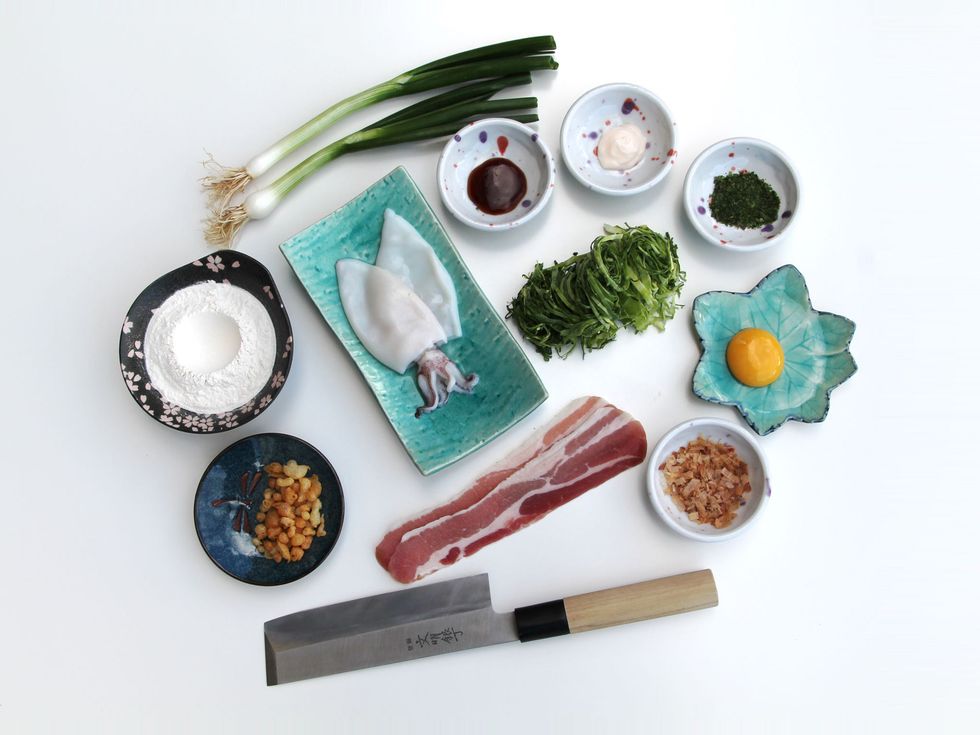 Today we are using tenkasu (the leftover bits of fried batter collected when making tempura). Feel free to omit this ingredient or substitute it for any deep-fried bits of batter.